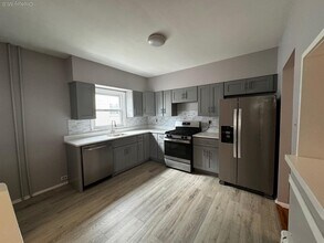 561 E Olive St in Long Beach, NY - Foto de edificio - Building Photo