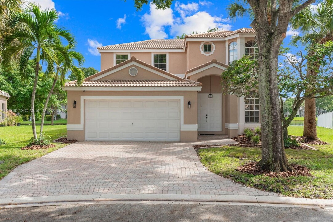 5886 NW 48th Ln in Coconut Creek, FL - Foto de edificio