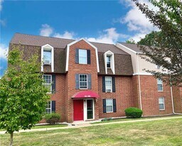 93 Heather Ridge in Shelton, CT - Building Photo