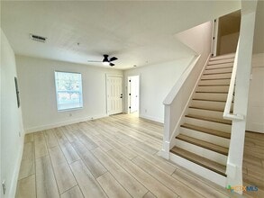 2204 W San Antonio St in New Braunfels, TX - Building Photo - Building Photo