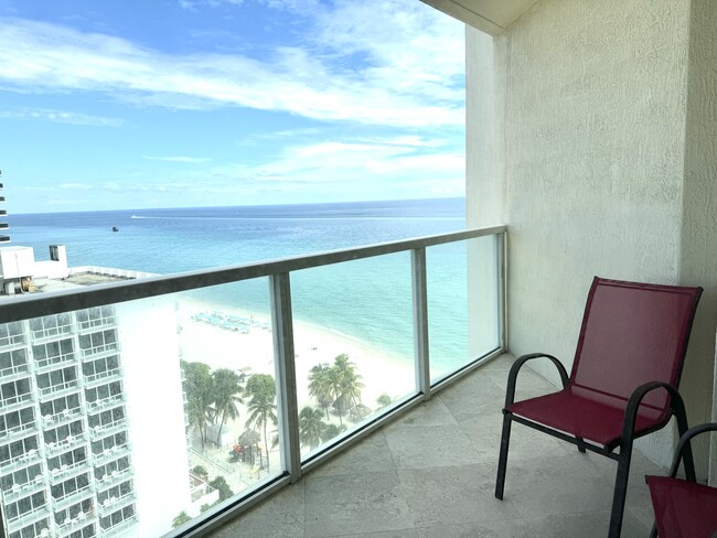 16699 Collins Ave, Unit 1504 in Sunny Isles Beach, FL - Building Photo - Building Photo