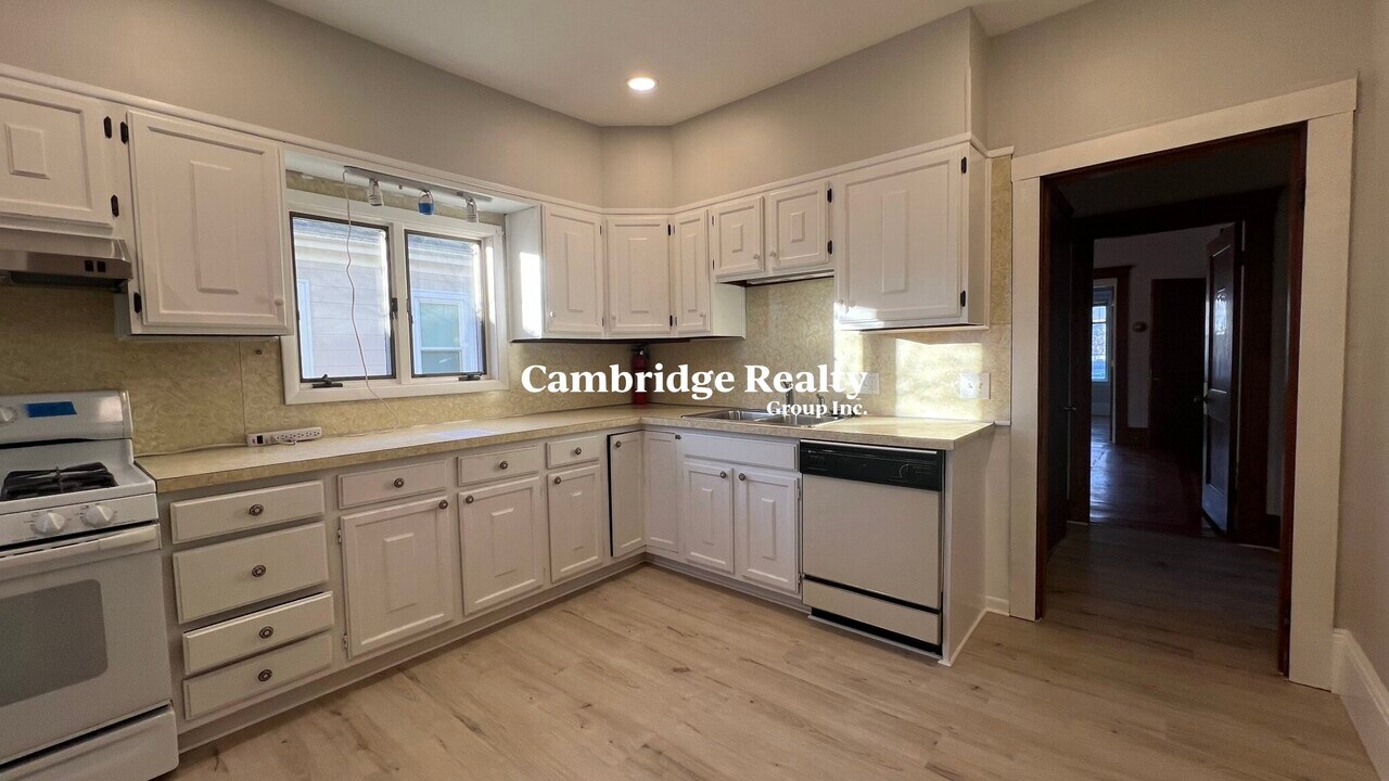 77 Pearson Rd in Somerville, MA - Building Photo