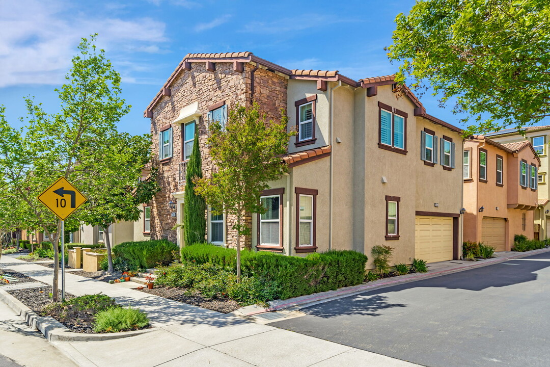 3343 Vittoria Loop in Dublin, CA - Building Photo