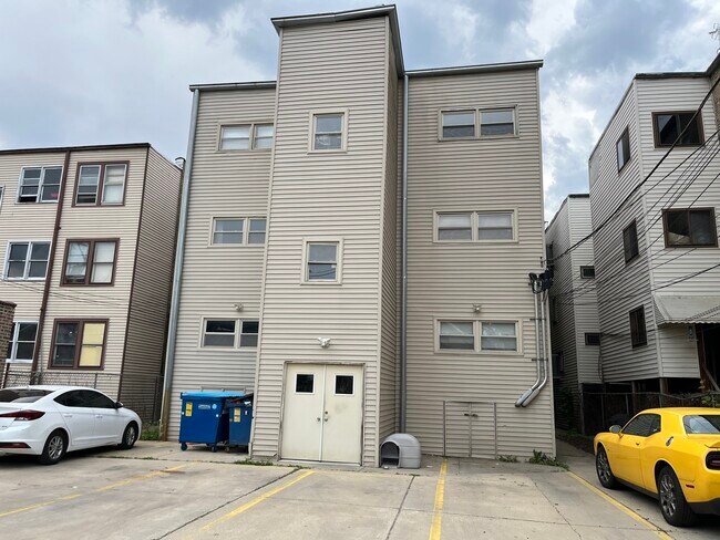 5033 N Springfield Ave in Chicago, IL - Building Photo - Building Photo