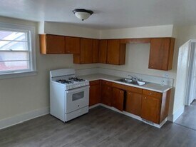 1319 Clover Ave in Rockford, IL - Building Photo