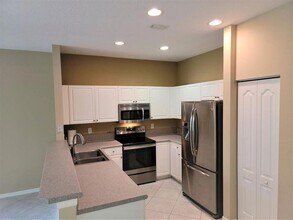 233 River Bluff Ln in Royal Palm Beach, FL - Building Photo - Building Photo