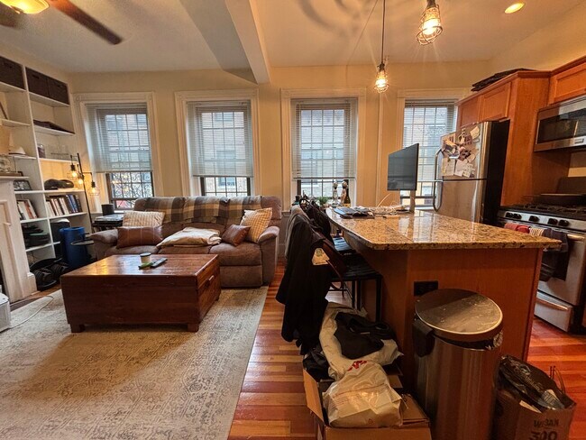 2 Myrtle St, Unit 5 in Boston, MA - Building Photo - Building Photo