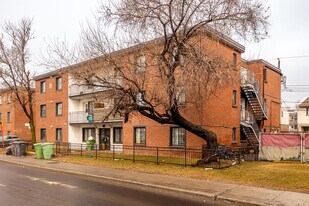 8201 Pie-IX Boul in Montréal, QC - Building Photo