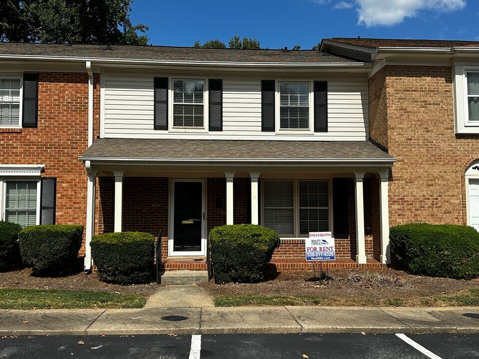 5123 Lawndale Dr in Greensboro, NC - Building Photo