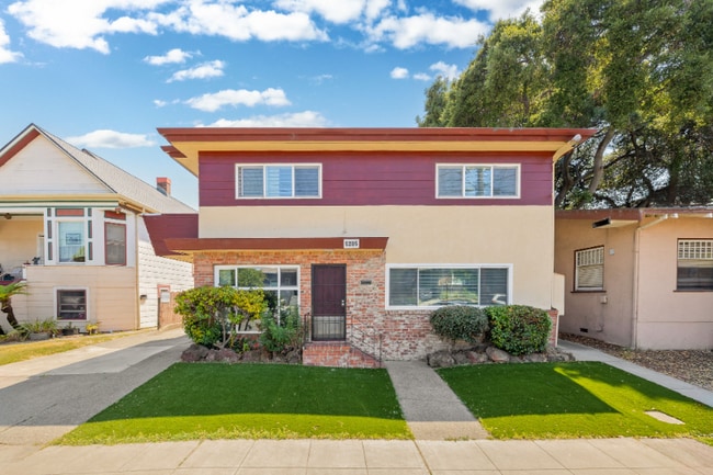 2612 Santa Clara Ave