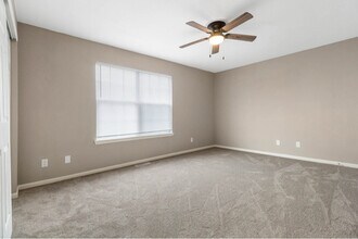 1500 Cornerstone Ct, Unit B in Marion, IL - Foto de edificio - Building Photo