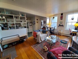 199 Winthrop Rd, Unit 3 in Brookline, MA - Building Photo