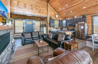 735 Picadilly Ln in Gatlinburg, TN - Building Photo - Building Photo