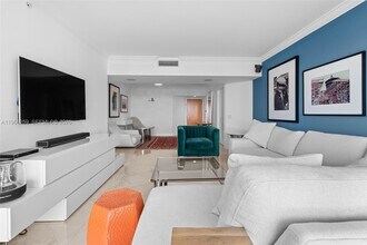 21055 Yacht Club Dr in Aventura, FL - Foto de edificio - Building Photo