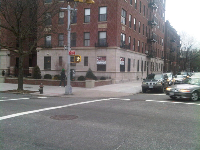 1028 Bushwick Ave in Brooklyn, NY - Foto de edificio - Building Photo