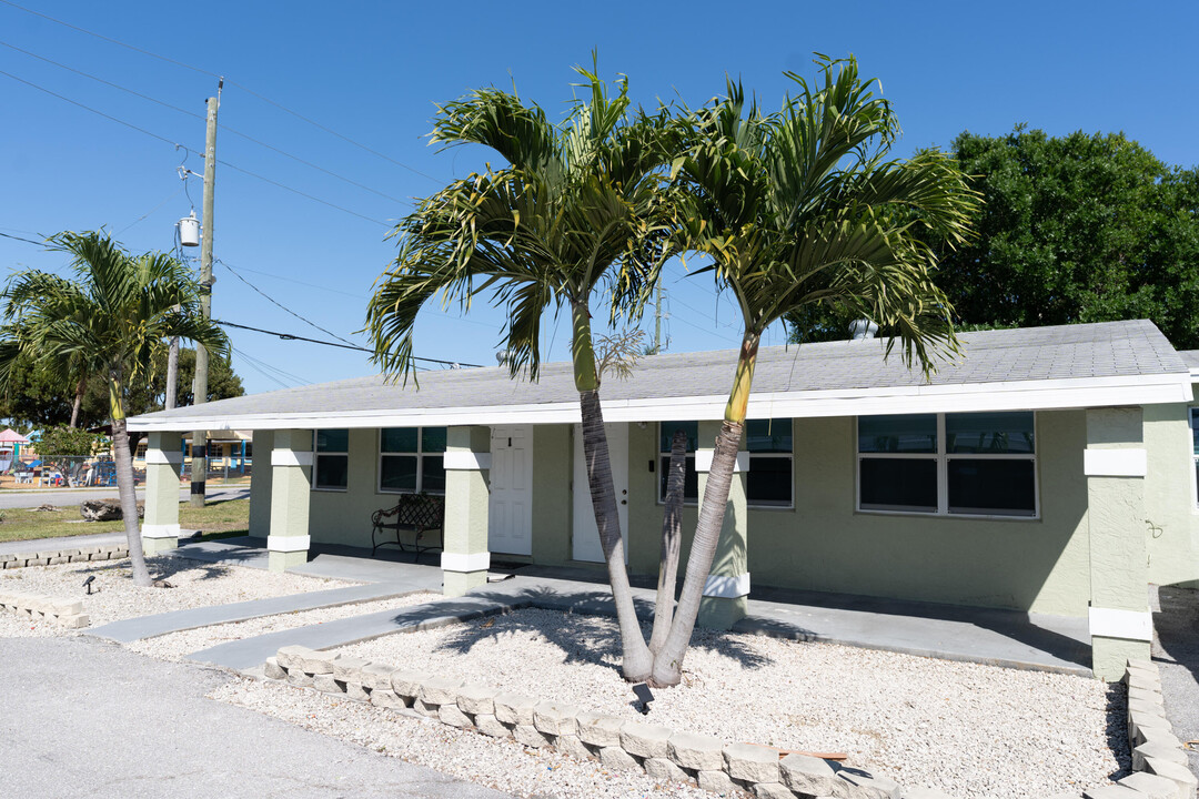 3392 2nd Ave N in Palm Springs, FL - Building Photo