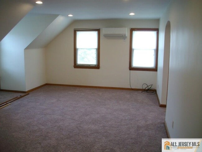 6 Linwood Pl in North Brunswick, NJ - Building Photo - Building Photo