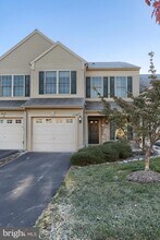 712 Creekside Dr in Hummelstown, PA - Foto de edificio - Building Photo