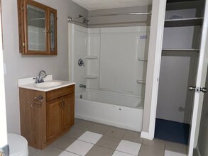 99 Mammoth Rd, Unit 2 in Lowell, MA - Building Photo - Building Photo