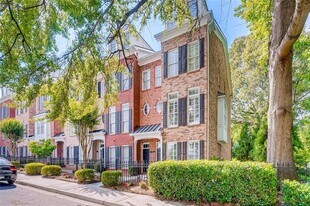 2585 Brookhaven Chase Ln NE in Atlanta, GA - Building Photo