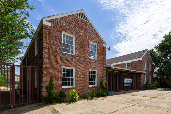 2011 Binz St in Houston, TX - Building Photo - Primary Photo