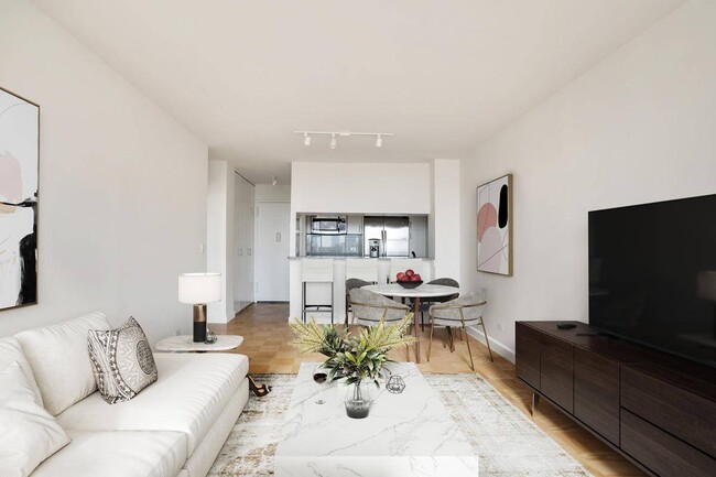 45 W 60th St in New York, NY - Building Photo - Building Photo