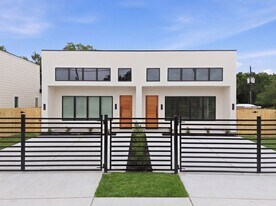8205 Calhoun Rd in Houston, TX - Building Photo
