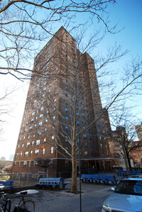 Gouverneur Gardens in New York, NY - Foto de edificio - Building Photo