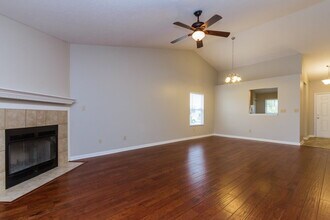 6851 W Odessa Way in McCordsville, IN - Foto de edificio - Building Photo