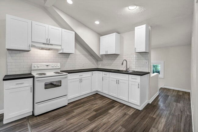 1331 W 102nd St, Unit 3 in Cleveland, OH - Foto de edificio - Building Photo