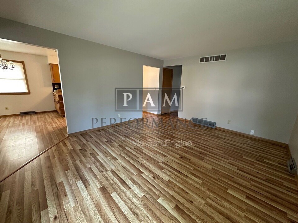 2517 W Halsey Ave in Milwaukee, WI - Building Photo