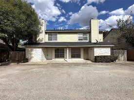 2203 Creekside Ln in Georgetown, TX - Building Photo