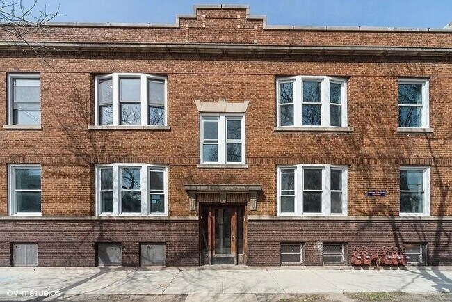 property at 2010 W Cornelia Ave