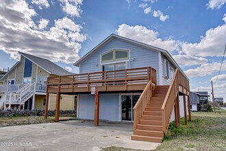 1013 N Shore Dr in Surf City, NC - Building Photo - Building Photo