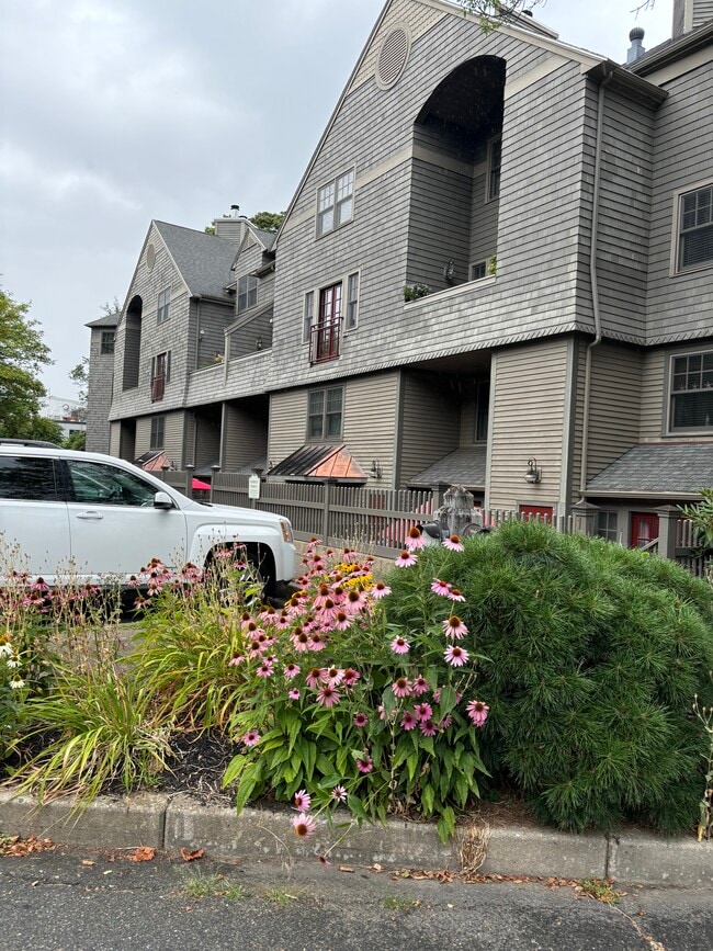 property at 27R West St