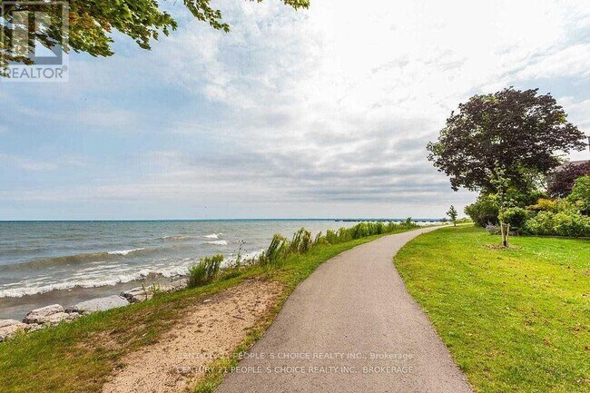 3242 Shelburne Pl in Oakville, ON - Building Photo - Building Photo