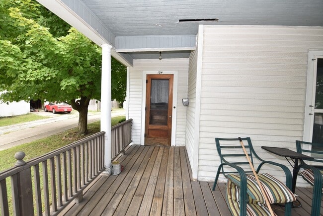 104 Courtland St in Dowagiac, MI - Building Photo - Building Photo
