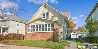 1350 Davis Ave NW in Grand Rapids, MI - Building Photo