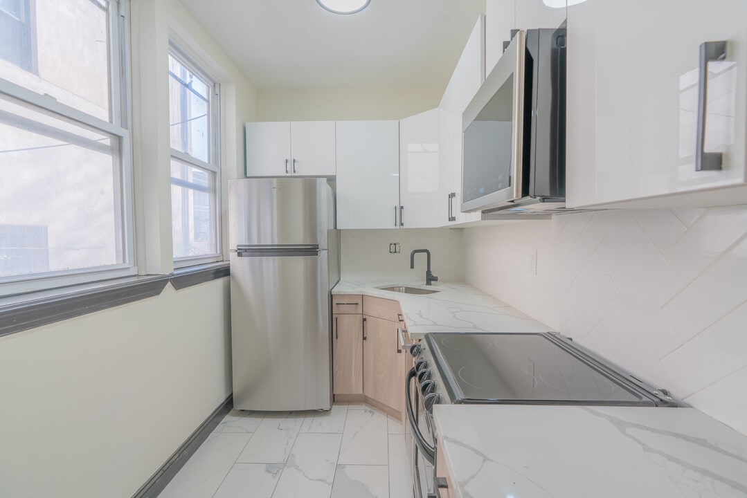 1514 W Girard Ave in Philadelphia, PA - Building Photo