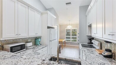 4640 Tower Hill Ln in Sarasota, FL - Building Photo - Building Photo