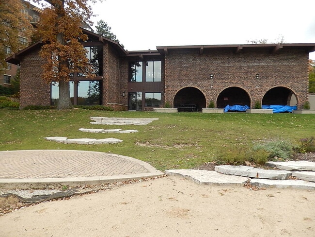 120 Lakeview Dr in Bloomingdale, IL - Building Photo - Building Photo