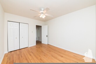 1228 W Henderson St, Unit 3 in Chicago, IL - Foto de edificio - Building Photo