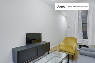 Private bedroom in 3 bed/1 bath Home in New York, NY - Building Photo - Building Photo