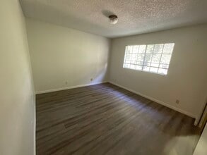 215 W Lemon Ave, Unit D in Monrovia, CA - Building Photo - Building Photo