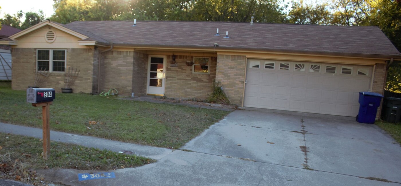 304 Cottonwood Dr in Copperas Cove, TX - Building Photo