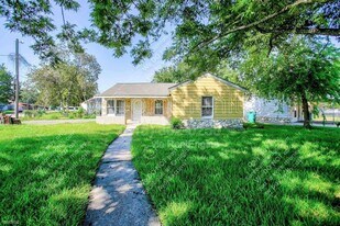 709 S 7th St in Baytown, TX - Building Photo