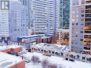 4090 Living Arts Dr in Mississauga, ON - Building Photo - Building Photo