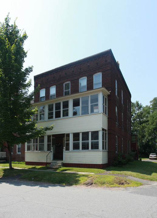 10 4th St in Turners Falls, MA - Building Photo