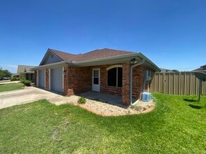 2002 Charleston Ct, Unit B in Killeen, TX - Building Photo - Building Photo