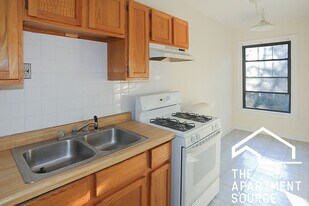 5951 N Paulina St, Unit 2E in Chicago, IL - Building Photo